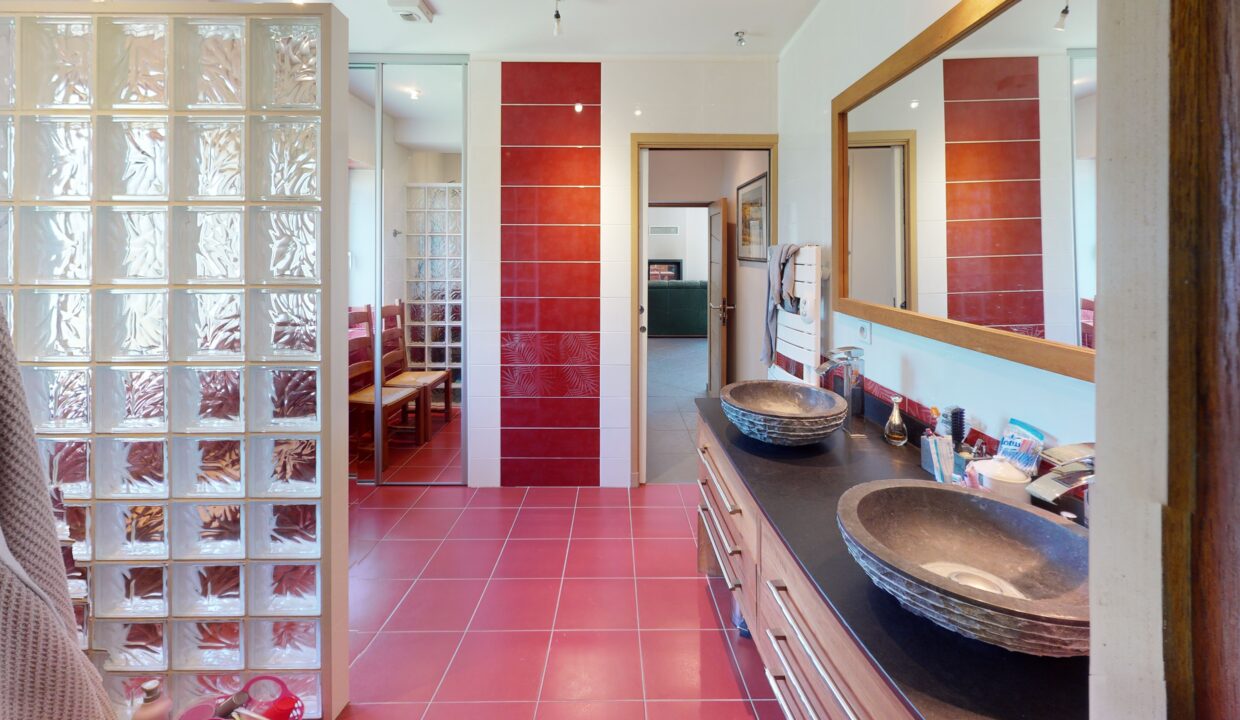 Chasse-Moulins-Bathroom