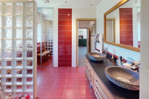 Chasse-Moulins-Bathroom